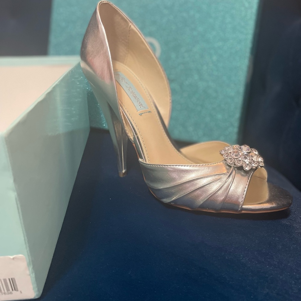 BNIB BLUE BETSEY JOHNSON HEELS 7.5